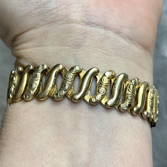 Vintage Co-Star Sweetheart Bracelet | WWII Era | Gold Over Sterling Floral Heart - Picture 10 of 11